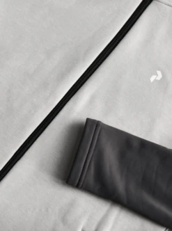 PEAK PERFORMANCE WOMEN'S RIDER ZIP HOOD Med Grey Melange / Motion Grey -Snowboard Gear Shop schermafbeelding 2021 09 17 om 11.04.13