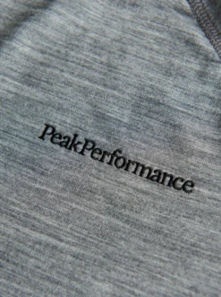 PEAK PERFORMANCE WOMEN'S MAGIC CREW Grey Melange / Black -Snowboard Gear Shop schermafbeelding 2021 10 21 om 21.27.30