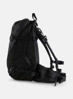 PEAK PERFORMANCE VERTICAL SKI BACKPACK S/M Black -Snowboard Gear Shop schermafbeelding 2022 11 02 om 09.28.47
