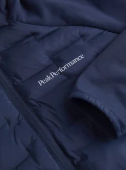 PEAK PERFORMANCE MEN'S ARGON HYBRID HOOD JACKET Blue Shadow 11 PEAK PERFORMANCE MEN'S ARGON HYBRID HOOD JACKET Blue Shadow -Snowboard Gear Shop schermafbeelding 2022 11 02 om 15.10.15